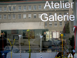Frühlings - KUNSTHANDWERKSMARKT zu Ostern 2009 Unikate & Kleinserien zum Einkaufen, Kochen, Tafelgeschirr. Schönes für Wohnung, Haus & Garten.KünstlerInnen: Aigner Brigitte Blumen, barz&barz james Einkaufsbutler & Bag, Gellner-Bächer Renate RGB Porzellan, Inge Krenn IKO-ART Stockobjekte, Lenoci Sabine Keramik & Glas, Lustig Regina Recyclingkünstlerin, Blaudruckerei Koó Indigo-Handblaudruck, Prochazka Eva Maria handbemalte Ostereier, Stanonik Jasmin Sheela - Housewife Revolution, Winkler Andrea künstlerische Keramik für Haus u Garten, Wolf Anne silicium tableware.