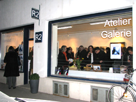 Ausstellungen R2 Philosophische Werkstatt Galerie Atelier  1070 Wien  Abstrakte Acryl Acrylics Acrylmalerei Akademie Aneignungskunst Angewandte angewandten Animationsfilm Aquarelle Aquarellmalerei Art  Déco Ausstellung Bild bildende Bilder Bildhauerin Bildinterpretation Bildsprache Buchgestaltung Bühnenbildner DesignerInnen Dialoges Digitalen Diplomarbeit Director Einzelausstellungen expressionistischer farbintensive Farbpigmente Federzeichnungen Filmarchitekt Finissage Förderung Fotografen Fotografik Freies Galerieraum Galerieräume Gebrauchsgrafik Gebrauchskunst gesintert Gips Glasureffekten Goldschmiedekunst Grafiker Grafikerin Graphik Gruppenausstellungen Hochschule Holzschneider Holzschnitt Illustration Illustrationsgrafik Internationale interpretieren Karikatur Keramik Keramikarbeiten klassischer Kleinserien Kostümbildner Kunst Kunstakademie kunstart Kunstgeschichte KunsthandwerkerInnen Künstler Künstlerin Künstlerviertel Kunstmesse Kunstraum Kunstrichtung Kunstschaffender Kunststudium Kunstverein Kunstwerke Landschaftspanoramen Lasurmalerei Layouter Leinwand Liberales Lichtobjekte Lindengasse Maler Malerei Malerin Malkurs Malschule Malstil Masken Meisterklasse Metalle Mischtechniken moderner musikalisch Ofenbrand Ölbilder phantastischen Philosophie Photo Photographinnen Radierung Rakubrand Rauchbrand Realisten Schablonenschnitte Schriftgestaltung Schriftsetzer Segelleinen Spachteltechnik Steine Steinzeugqualität Studium surreal Tappiserie Unikate Vernissage Videopräsentationen Wandmalere Werbegrafik Wirtschaft Zeichenkurse Zeichnen